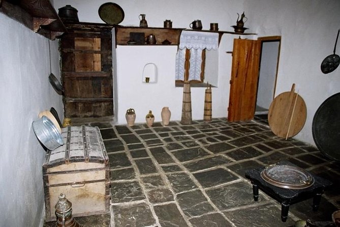 Berat Walking Tour - Reaching Berat Castle