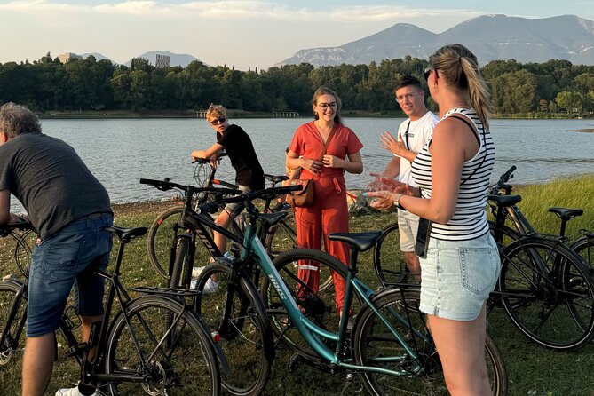 Bike or E-Bike Tour Tirana: Highlights & Grand Park Guided Cycle - Starting at the Old Bazaar and Skanderbeg Square