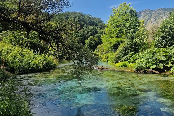 Blue Eye Kayak , Walking Tour & Lekursi Castle - What the guiding is like