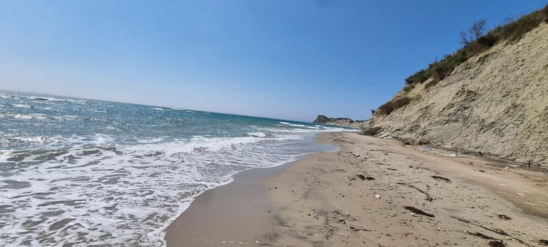 Cape of Rodon, Hiking to Castle, Beach, Wine testing tour! - Transport, group size, and the long day