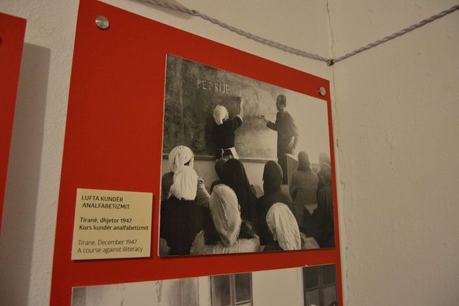 Communist History Tour Tirana & Street Food - Socialist art at the National Gallery
