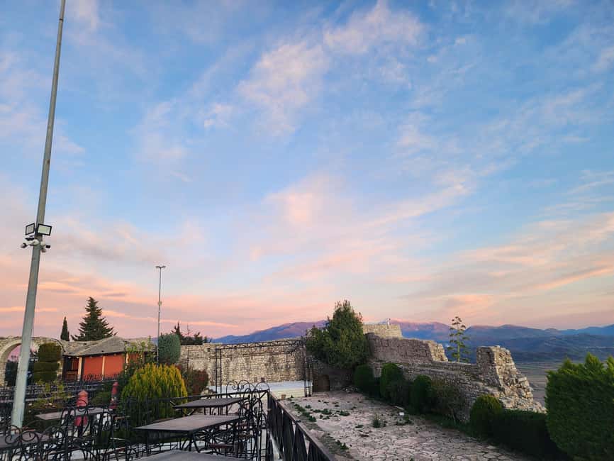 Day trip from Saranda : Blue Eye and Gjirokastra - The final stop at Lekursi Castle