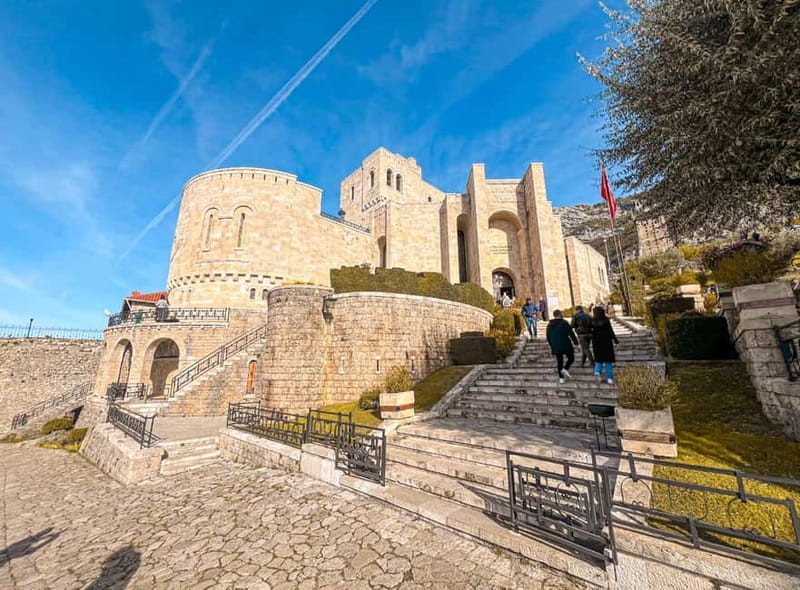 Escape from Tirana, Kruja City, Castle, Old Bazzar - Reaching Krujë from Tirana without transport hassles