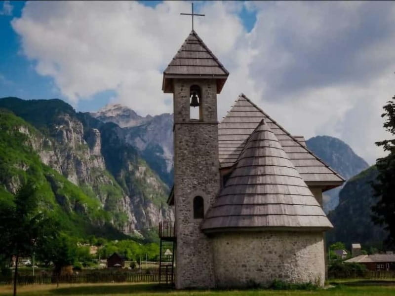 From Shkoder: Theth Full-Day-Tour, With lunch. - The 45-minute walk to the Blue Eye