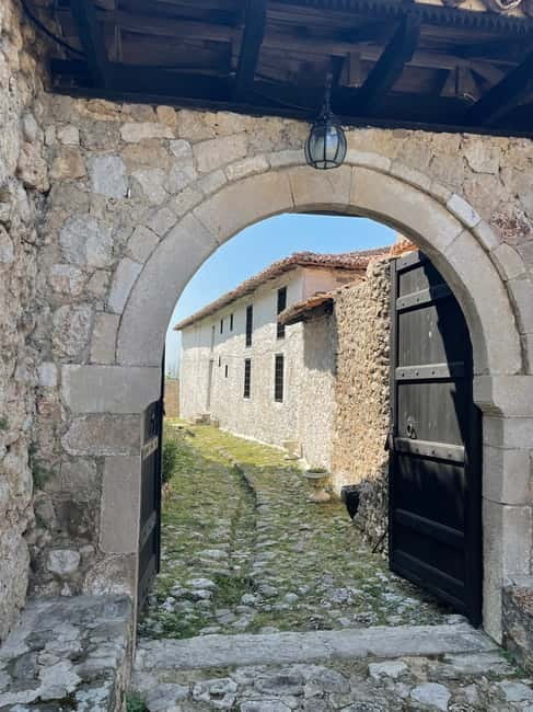 From Tirana: Durres & Kruja History and Local Food Day Trip - The shift from Kruja to Durrës