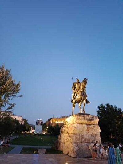 Guided tour in Tirana – discoveries, history, culture (in FRENCH)