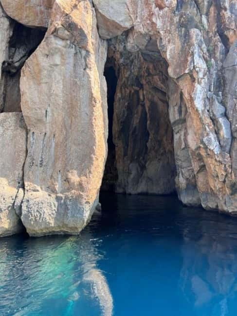 Himare: Exciting Boat Tour from Himare to Gramma Bay - The Pirates Cave and its wave-cut rock