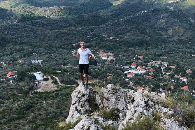 Kruja & Mount Sarisalltik including traditional lunch - Taking in the Skanderbeg Museum