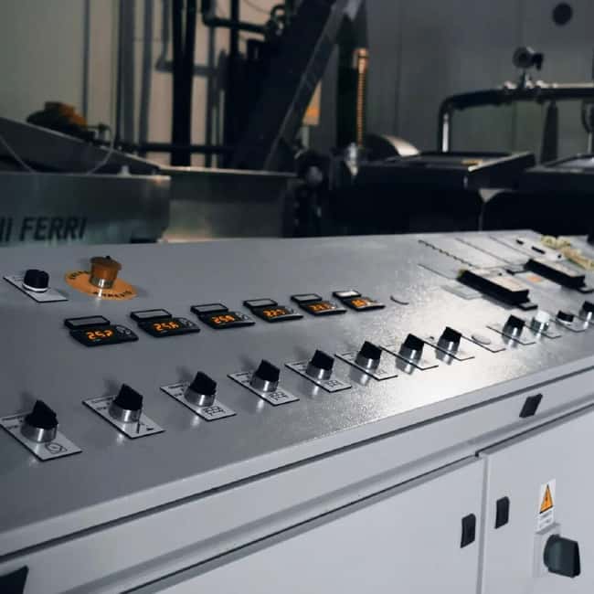 Musai Olive Oil Tour and Tasting - Seeing the cold-pressing equipment