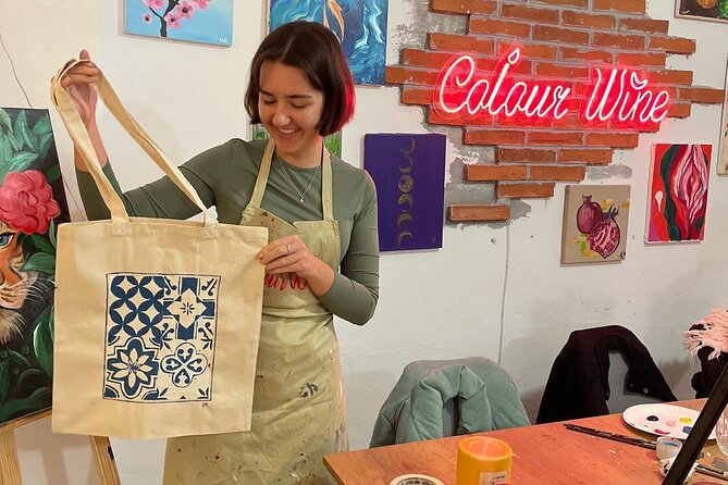 Painting on Tote Bags Workshop with Welcome Drink - What happens during the two-hour workshop