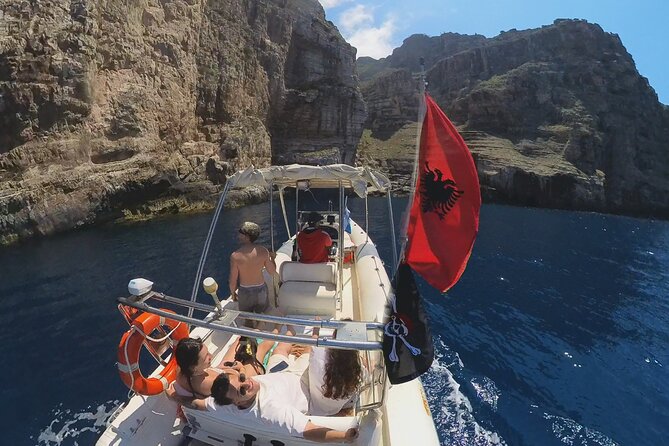 Private 6 H Boat Dafina Bay & Bear's Bay - Dafina Beach and the Cave 30 Meters Offshore