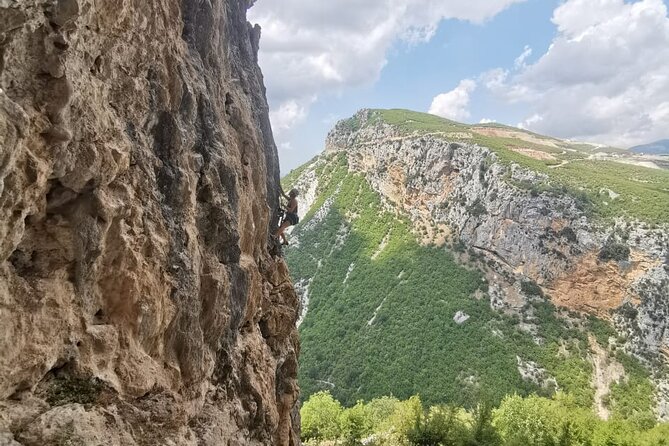 Private Climbing Belayer Experience - Climbing beside Lake Bovilla