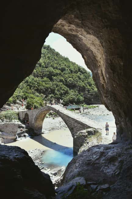 RED LINE: VIP daily tour with SUV: Vlore-Gjirokaster-Permet - Food, coffee, and Këlcyrë’s slower rhythm