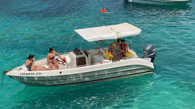 Saranda: Boat tour to 7 destinations end snorkeling - Leaving Saranda for the Ionian coast