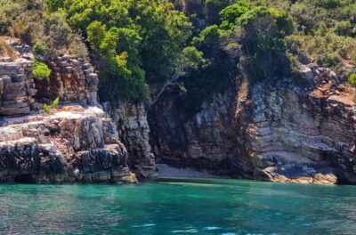 Boat Tour at Kroreza & Hidden Caves with Snorkeling