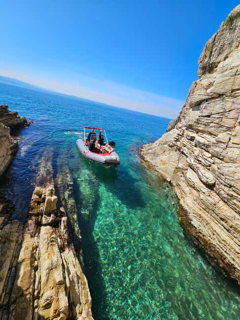 Sarandë: Boat Tour to Kroreza with Snorkel and free Umbrella - What the boat day feels like