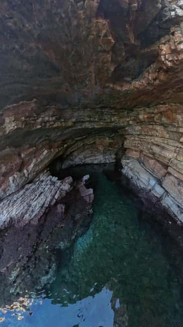 Sarandë: Boat Tour to Kroreza with Snorkel and free Umbrella - Finding the Kristal Boat Tours meeting point