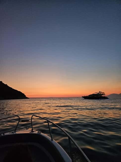 Sarandë: Sunset boat tour with local wine - Shpella e Milotit, the first swim and photo stop