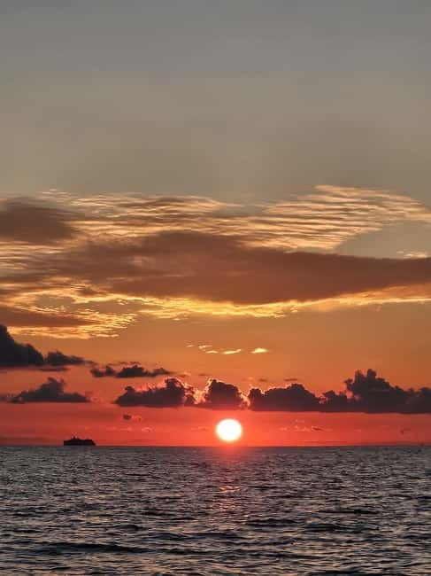 Sarandë: Sunset boat tour with local wine - Golden hour with wine, music, and a little speed