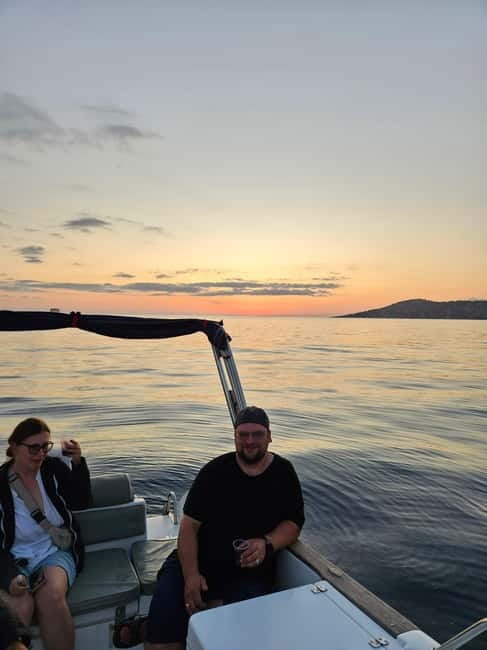 Sarandë: Sunset boat tour with local wine - How to prepare for a comfortable evening