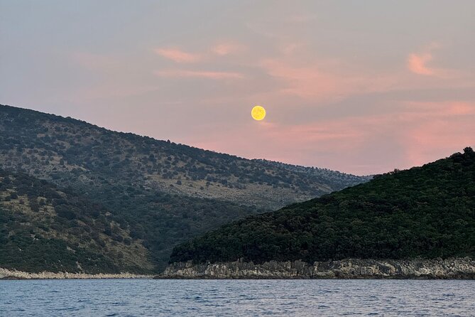 Sarandë Velvet Horizons: A Dreamlike Sunset Cruise - A short outing with a clear rhythm