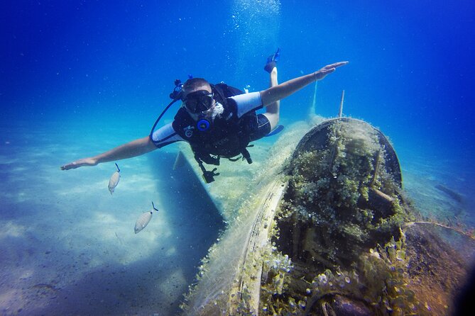 Scuba Diving in MIG-21 wreck - What you can see around the aircraft