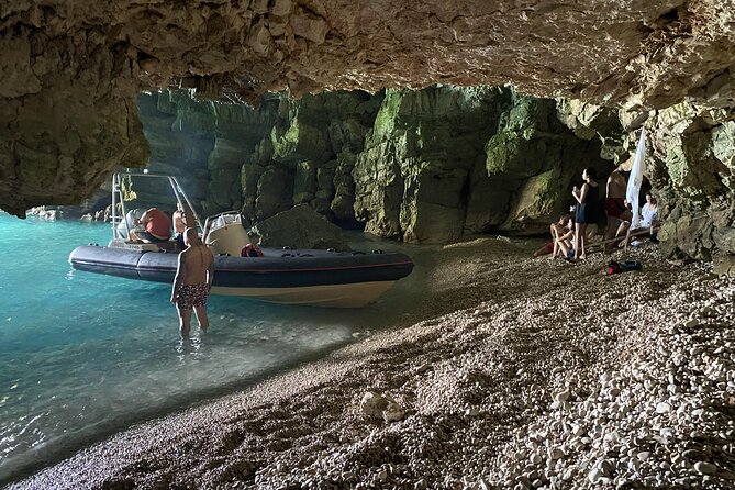 Speed Boat Tour to National Park and Grama Bay - The Blue Cave and its changing light