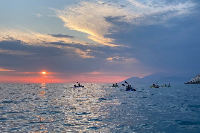 Sunset kayak/Sup tour - Lukova caves and Secret beaches - Returning to Shpella Lukove Beach