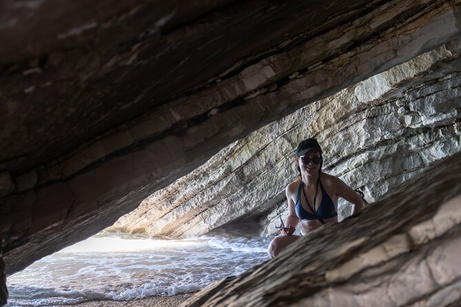 Sunset kayak/Sup tour - Lukova caves and Secret beaches - A Pleasant Sunset Tour With a Clear Limit