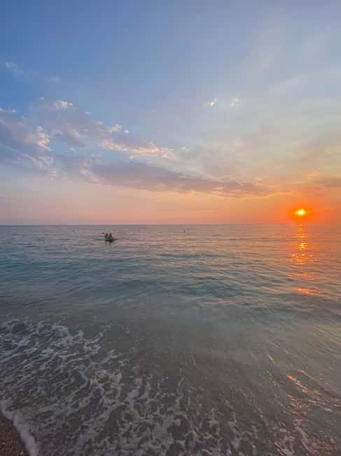 Sunset kayak/Sup tour - Lukova tiny caves and Secret beaches - The 30-minute paddle along the white stone coast