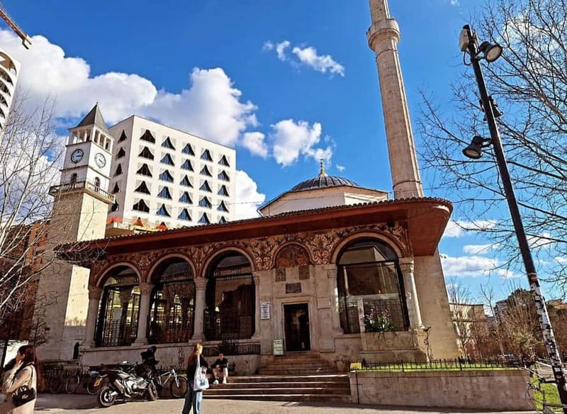 Tirana: A walk through the history of Albania. - Bulevardi Dëshmorët e Kombit and the route to Mother Teresa Square