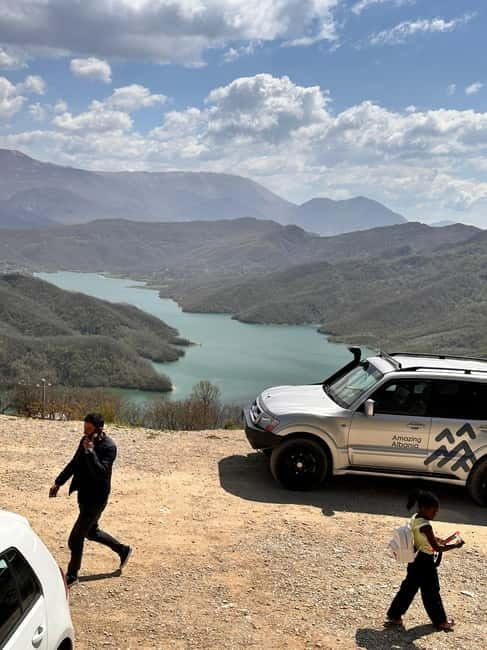 Tirana/Durres: Bovilla Lake and Mt. Gamti Off-Road 4x4 Tour - Guides who make the outing better