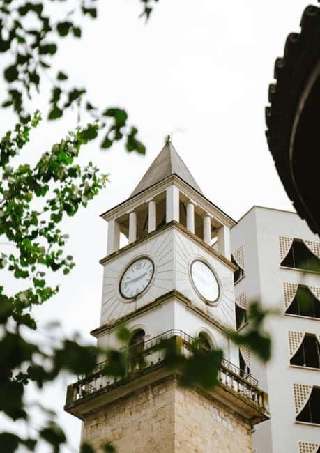 Tirana: Traditional Food in The City Center - What arrives on the two open plates